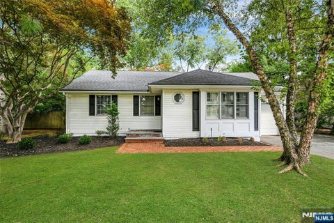 Photo of 12 Leoson Pkwy, Old Tappan, NJ 07675 (MLS # 26031643)
