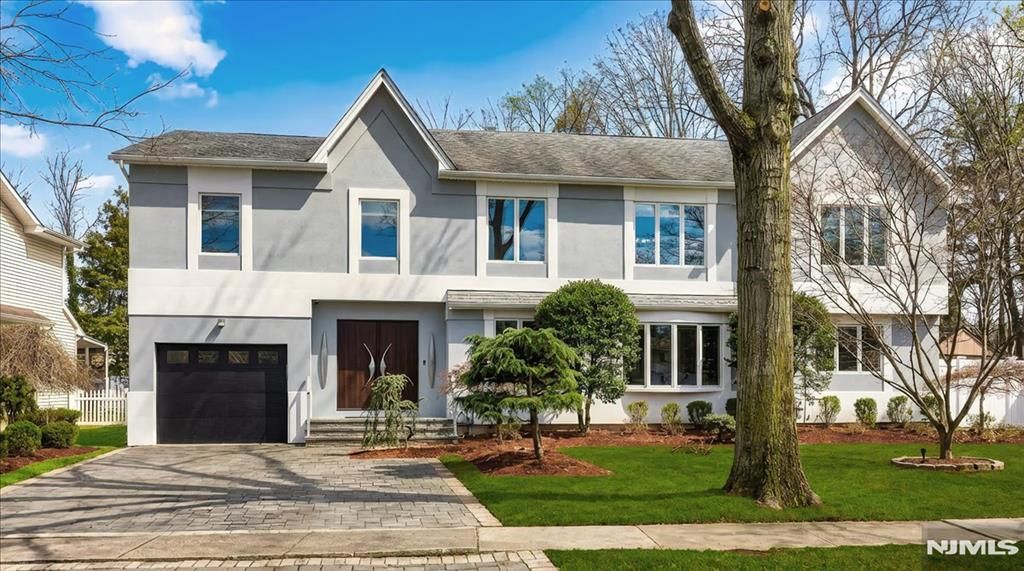 Photo of 827 Alden Road, Paramus, NJ 07652 (MLS # 26001074)