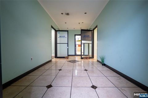 MLS: 25016229
