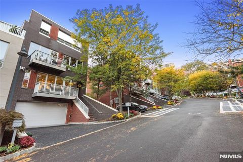 Photo of 25 Vela Way, Edgewater, NJ 07020 (MLS # 25037904)
