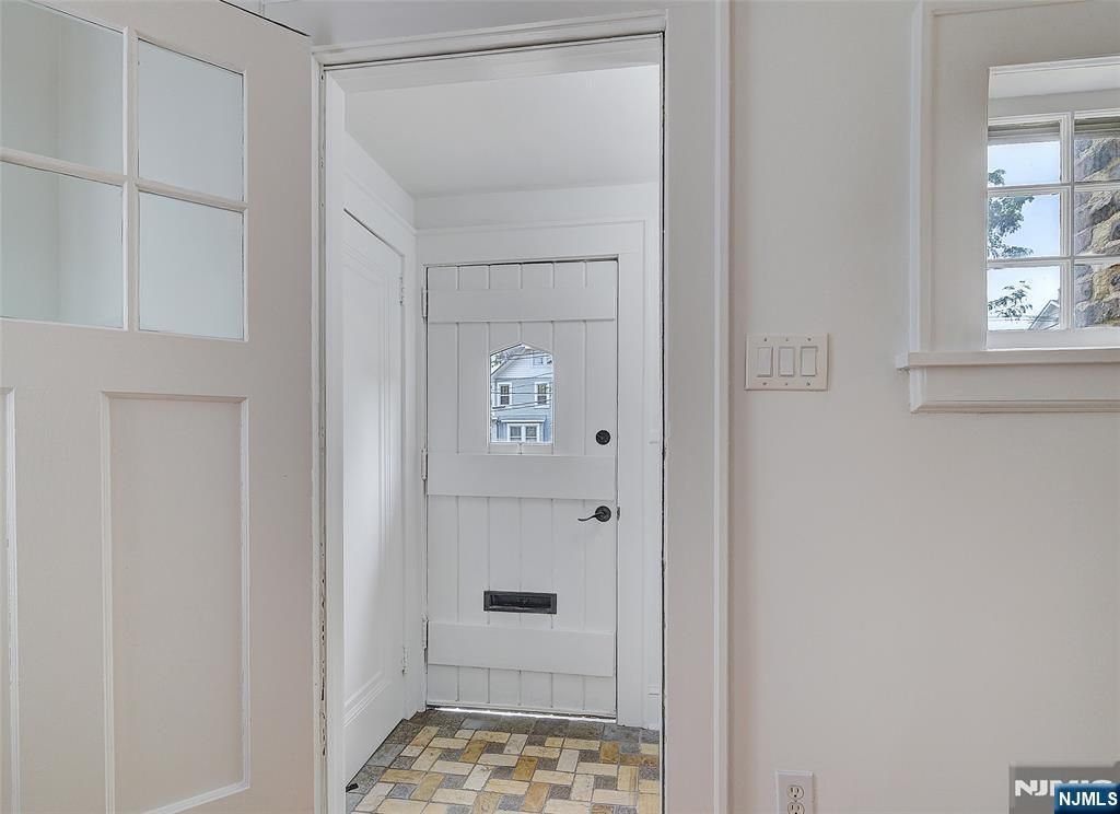 Photo of 25 Sunset Avenue, Bloomfield, NJ 07003 (MLS # 25036992)