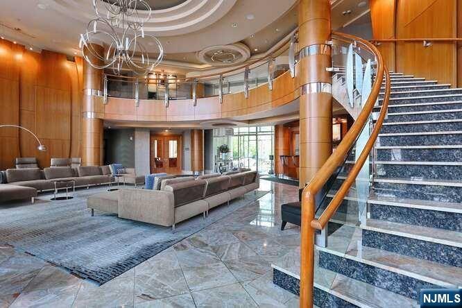 8100 River Road 412