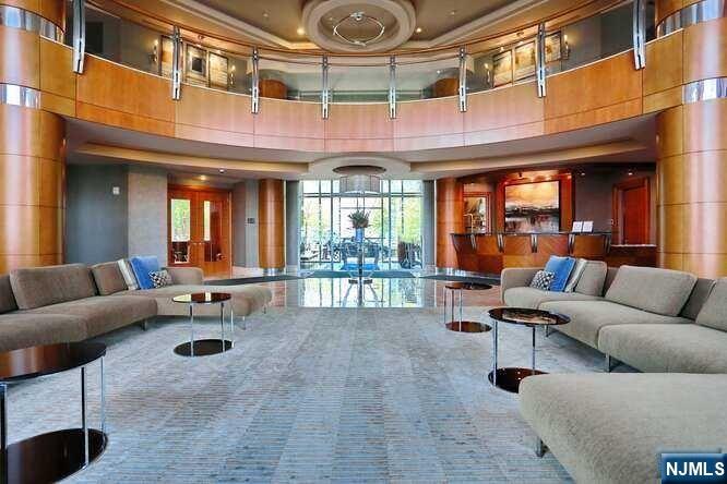8100 River Road 412