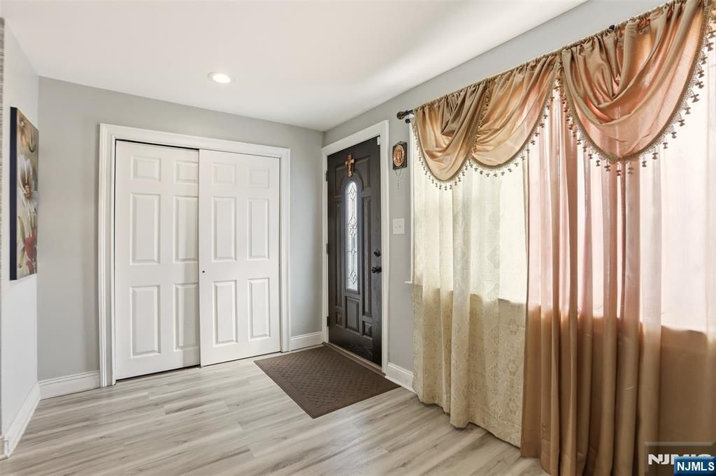 Photo of 41 15th Avenue, Elmwood Park, NJ 07407 (MLS # 26005989)