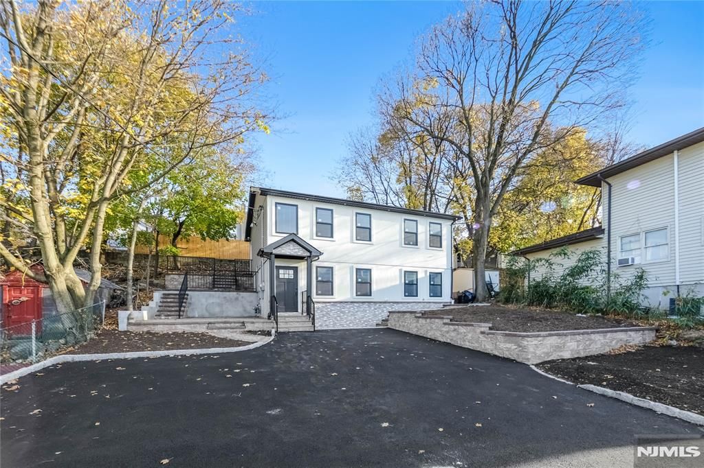 Photo of 169 New Street, Woodland Park, NJ 07424 (MLS # 25041098)