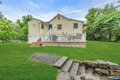 40 Kingsland Road West Milford NJ 07421