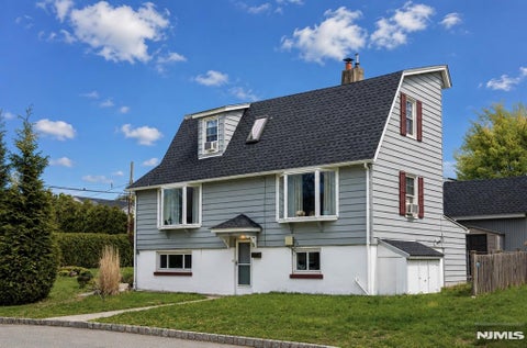 Photo of 287 Atlantic Drive, Par-Troy Hills Township, NJ 07054 (MLS # 26023624)