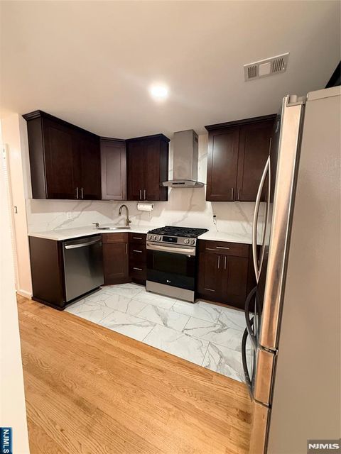 Photo of 154 McAdoo AVE, Jersey City, NJ 07305 (MLS # 26027347)