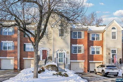 Photo of 1075 Ash Dr, Mahwah, NJ 07430 (MLS # 26003866)