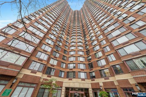 Photo of 100 Old Palisade Road #917, Fort Lee, NJ 07024 (MLS # 26013464)