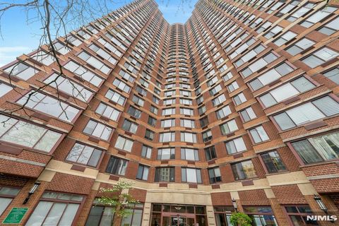 Photo of 100 Old Palisade Road #917, Fort Lee, NJ 07024 (MLS # 26013464)