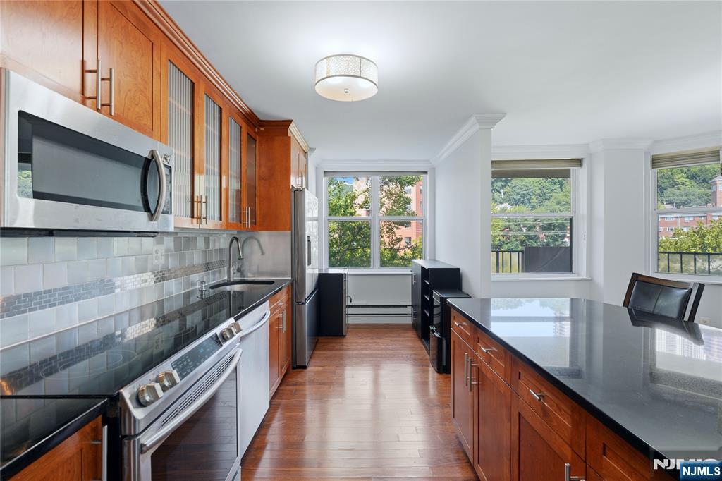 200 Grand Cove Way 4J