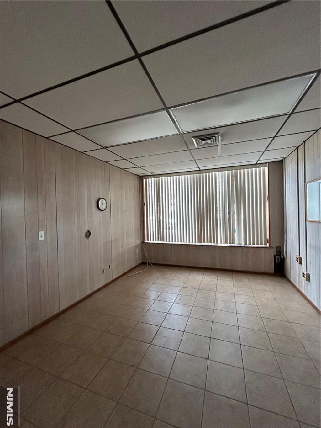 Photo of 296 Us Highway 46, Elmwood Park, NJ 07407 (MLS # 25042411)