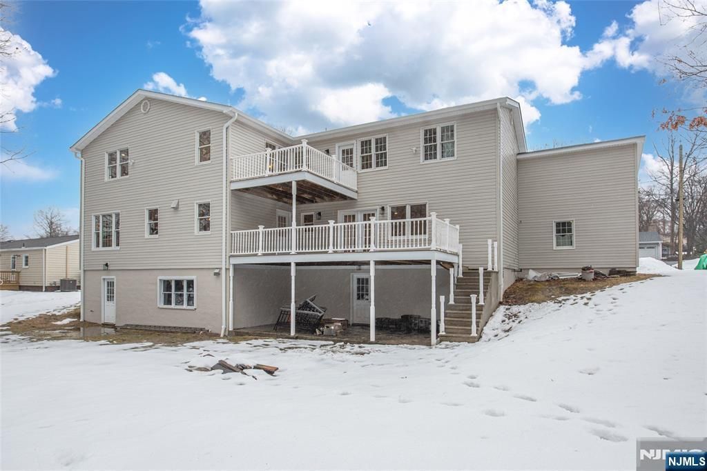 Photo of 5 Pin Oak Rd, West Caldwell, NJ 07006 (MLS # 26006146)