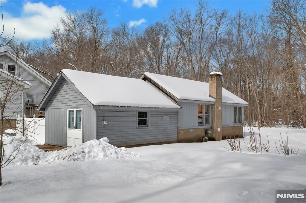 Photo of 410 Horseneck Road, Fairfield, NJ 07004 (MLS # 26005515)