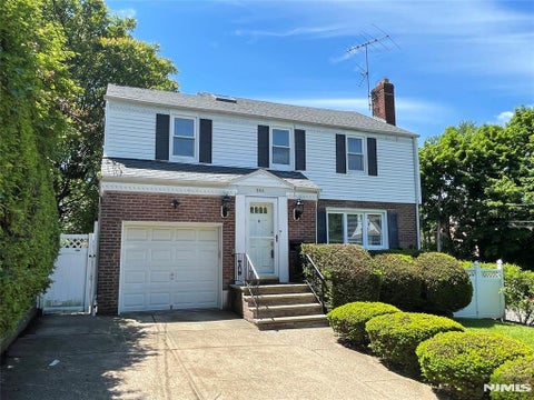Photo of 544 Oritani Pl, Teaneck, NJ 07666 (MLS # 26023221)