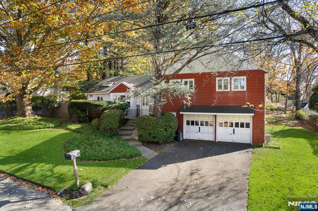 Photo 1 of 15 Strawberry Hill Road, Hillsdale, New Jersey, $799,000, Web #: 325017625