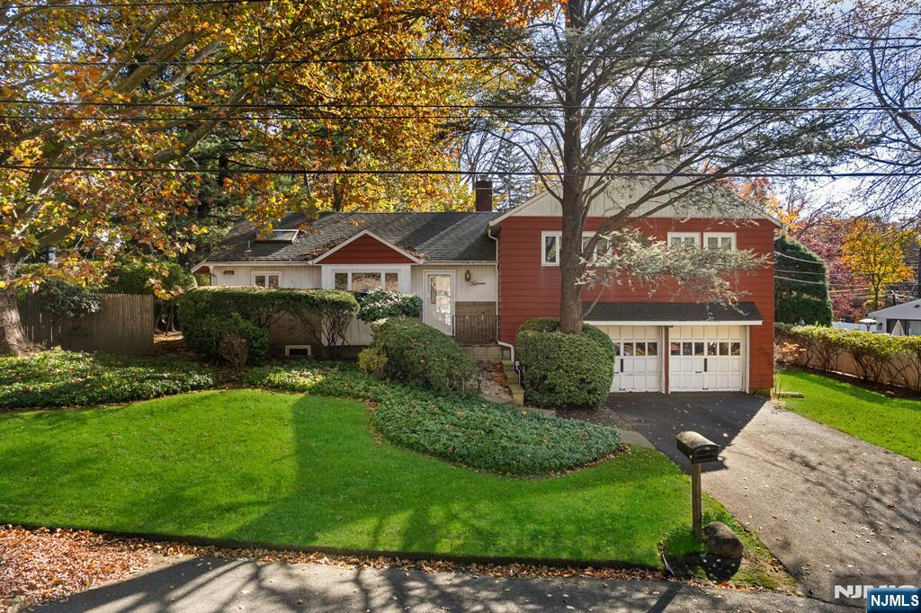 Property for Sale at 15 Strawberry Hill Road, Hillsdale, New Jersey - Bedrooms: 3 
Bathrooms: 3 
Rooms: 7  - $799,000