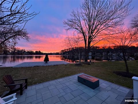 Photo of 32 Lenape Trl, Denville Township, NJ 07834 (MLS # 25042825)