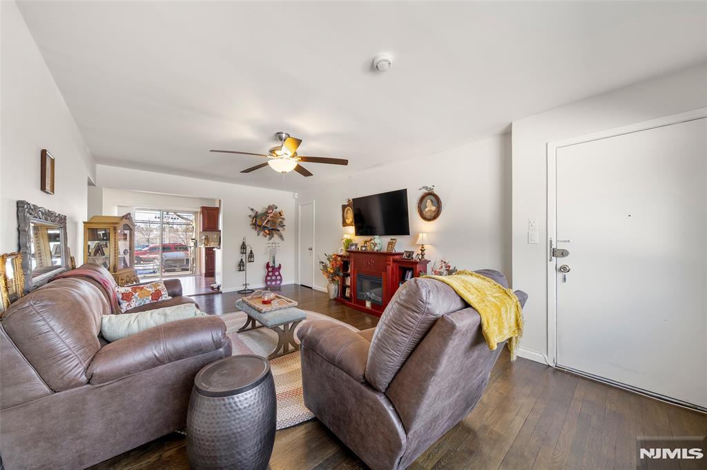 1323 Anderson Avenue 15