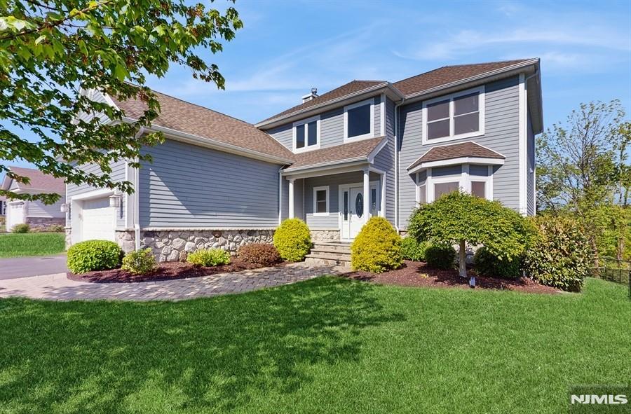 Property for Sale at 29 Coventry Road, Hamburg, New Jersey - Bedrooms: 3 
Bathrooms: 3.5 
Rooms: 9  - $659,900