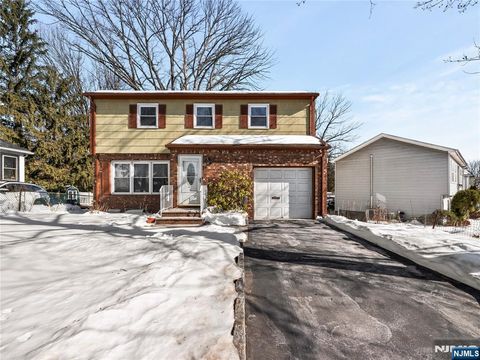 Photo of 5 Woodland Road, Bloomfield, NJ 07003 (MLS # 26004692)