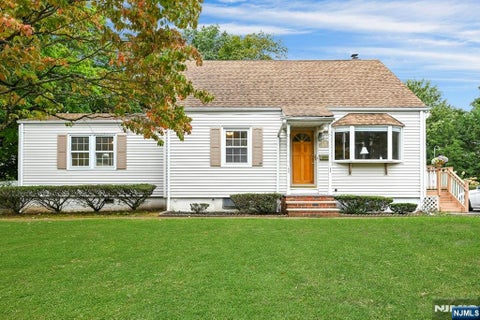 Photo of 35 Oak Street, Oakland, NJ 07436 (MLS # 26037292)
