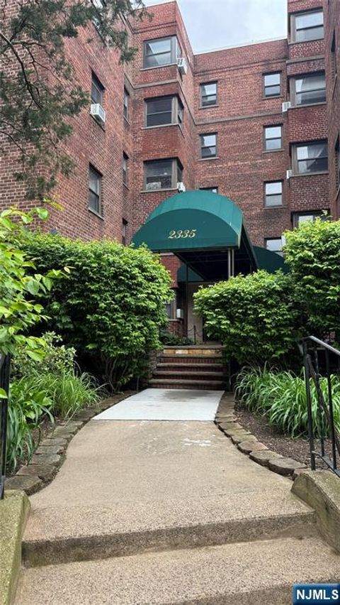 Photo of 2335 Hudson Ter #A7, Fort Lee, NJ 07024 (MLS # 25039524)