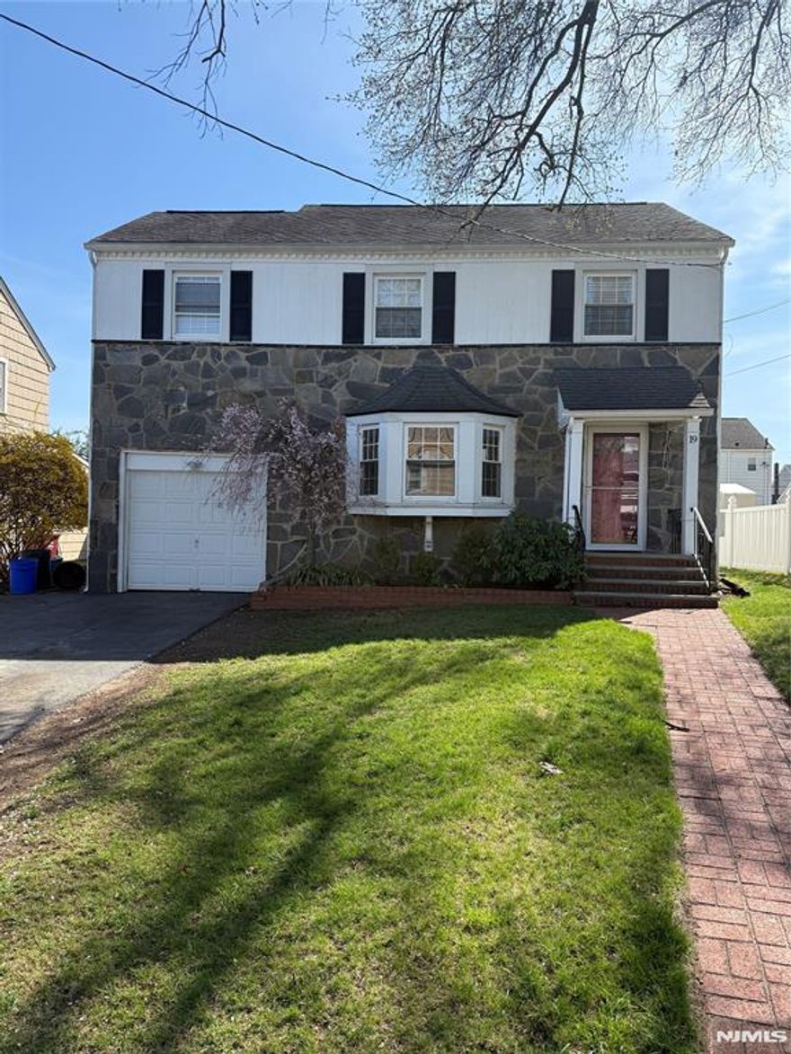 Well Maintained Freshly Painted 3 bedroom house LOCATED ON A QUIET STREET large bedrooms updated kitchen AND bath good SIZE backyard washer/dryer IN basement