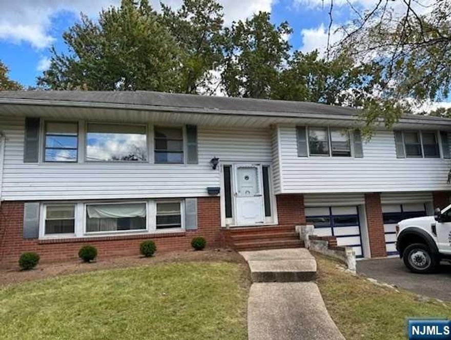 BI-LEVEL HOUSE IN A MOST DISIRABLE STREET OF TEANECK,FIRST FLOOR 3 BEDROOMS PLUS 2 FULL BATH,LARGE KITCHEN WITH EXIT TO LARGE DECK, DINING ROOM AND LIVING ROOM. LOWER LEVEL INCLUDES FULL KITCHEN WITH EATING AREA, OFFICE/RM, HALF BATH AND LARGE FAMILY ROOM. GARDEN ACCESS TO YARD, FACING THE GOLF CLUB. EASY COMUTE TO NYC AND ALL MAJOR HIGHWAYS.RARE OPORTUNITY, DONT MISS HOUSE IS SOLD "AS IS"