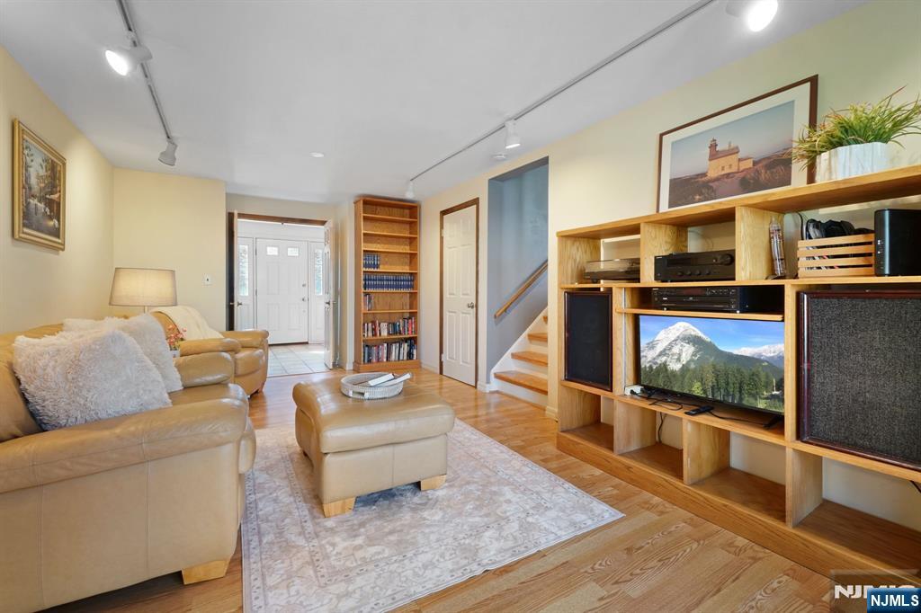 5 Sloping Hill Lane