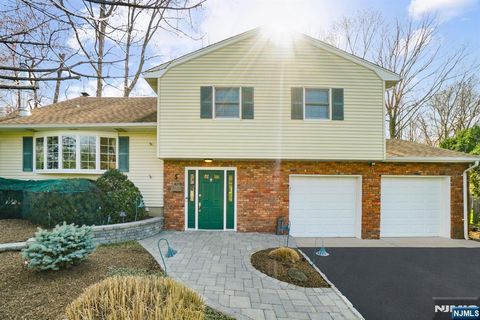 5 Sloping Hill Lane Montvale NJ 07645