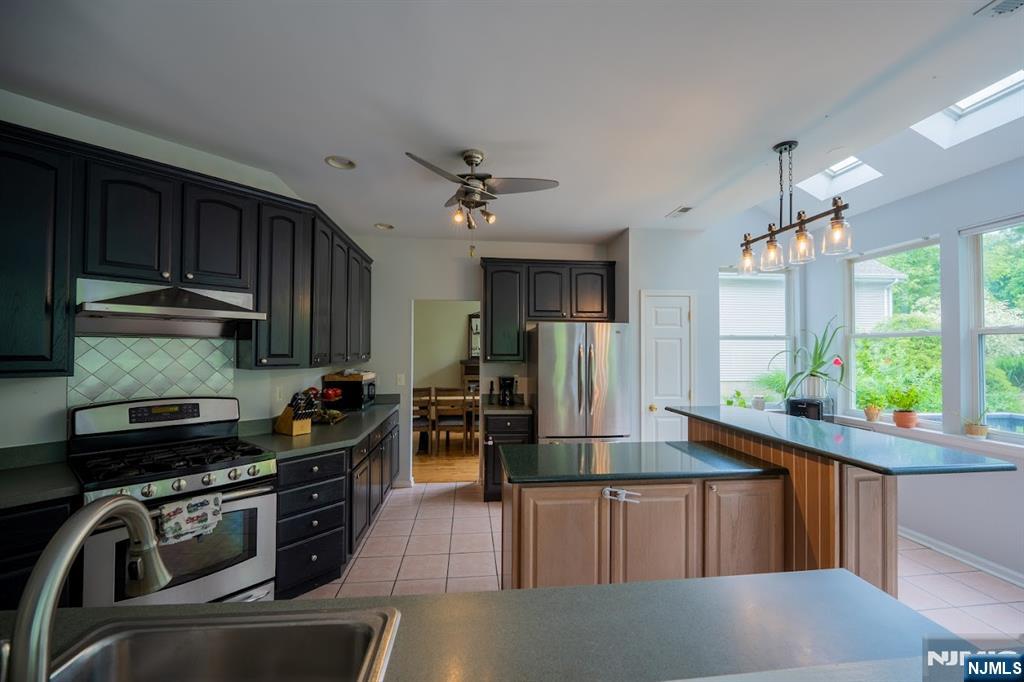 Hamburg, New Jersey 07419, United States, 4 Bedrooms Bedrooms, ,3 BathroomsBathrooms,Residential,Active,156563