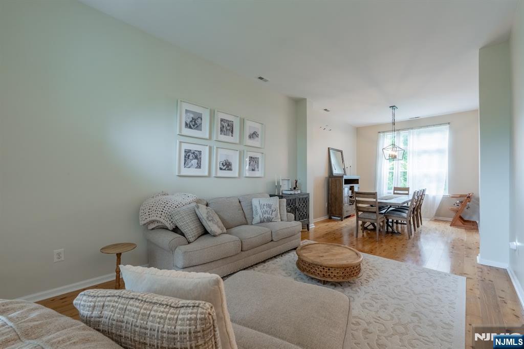 Hamburg, New Jersey 07419, United States, 4 Bedrooms Bedrooms, ,3 BathroomsBathrooms,Residential,Active,156563