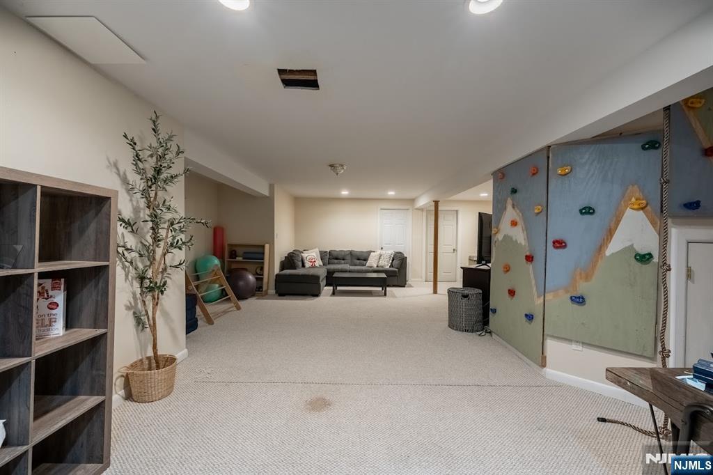 Hamburg, New Jersey 07419, United States, 4 Bedrooms Bedrooms, ,3 BathroomsBathrooms,Residential,Active,156563