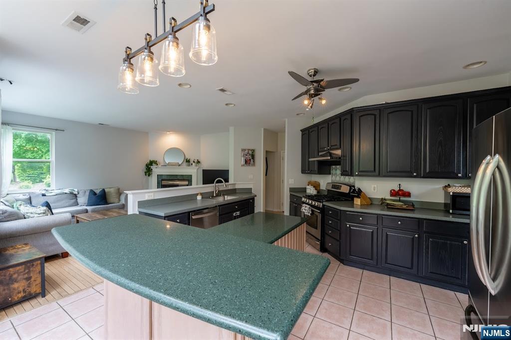 Hamburg, New Jersey 07419, United States, 4 Bedrooms Bedrooms, ,3 BathroomsBathrooms,Residential,Active,156563