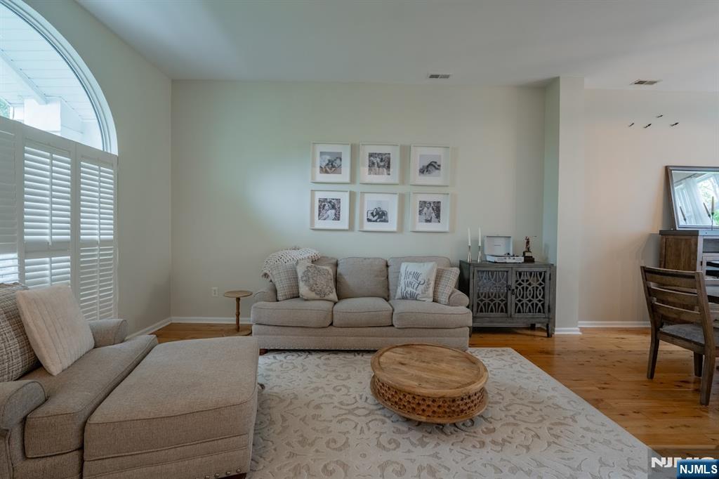 Hamburg, New Jersey 07419, United States, 4 Bedrooms Bedrooms, ,3 BathroomsBathrooms,Residential,Active,156563