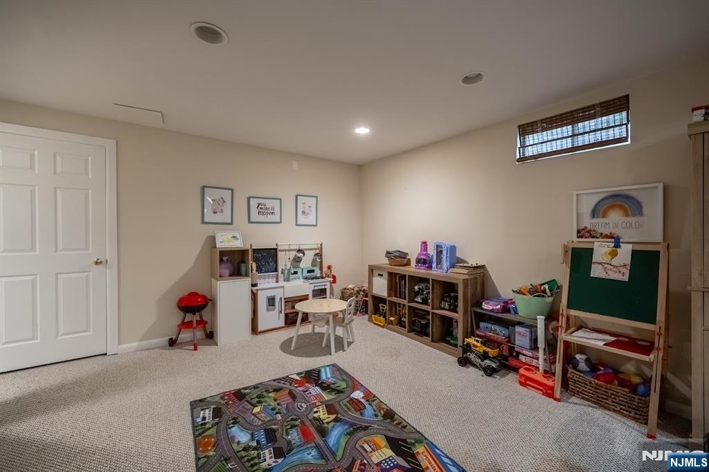 Hamburg, New Jersey 07419, United States, 4 Bedrooms Bedrooms, ,3 BathroomsBathrooms,Residential,Active,156563