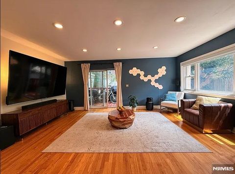 Photo of 8 Carroll Pl #8, Weehawken, NJ 07086 (MLS # 25036672)