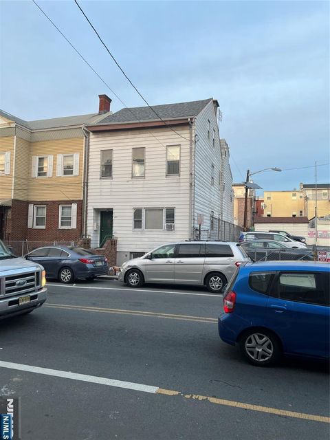 Photo of 195 Walnut Street, Newark, NJ 07105 (MLS # 25043120)
