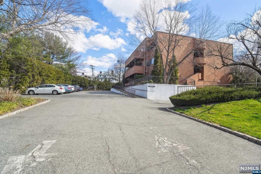 Fabulous Studio in Victoria Commons! Large living space, great private balcony, full bathroom & galley style kitchen, new flooring, washer cum dryer. Elevator building with indoor garage parking. Conveniently located near two NJ transit stations (walking distance to Bay Street Station and Glen Ridge Station) access to midtown Manhattan. This quiet building is walking distance from Hurrell Field, including a track, baseball field, and basketball court, and the heart of Montclair with wide variety of dining options. Downtown Montclair is just a 5 minute drive away. Don't miss this rare opportunity to buy in Glen Ridge!