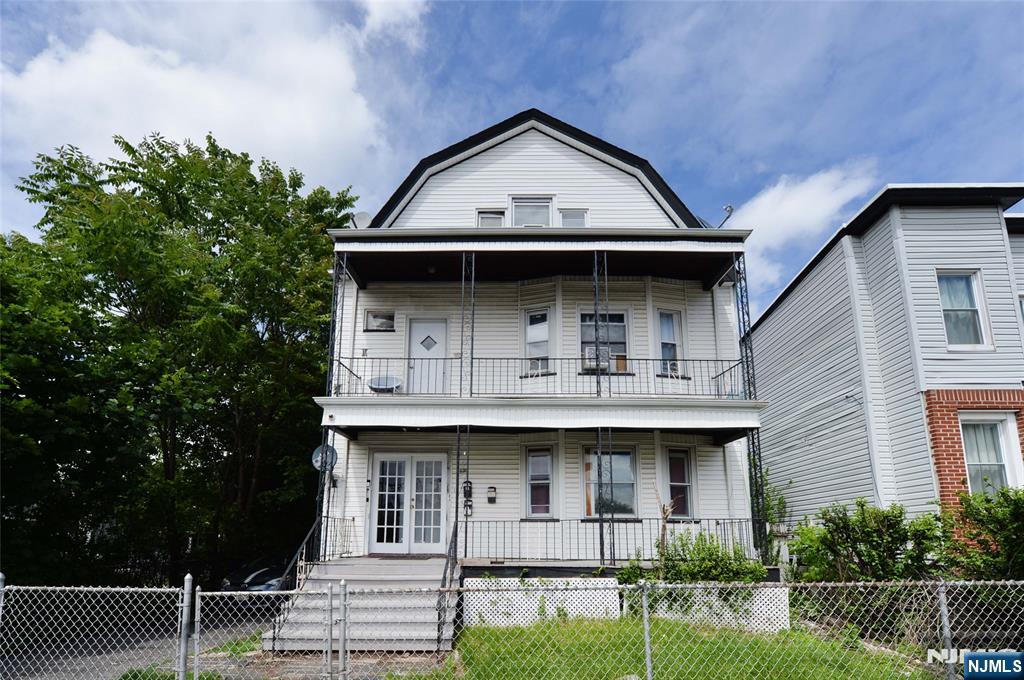 630 William Street, East Orange, New Jersey - 10 Bedrooms  
4 Bathrooms  
14 Rooms - 