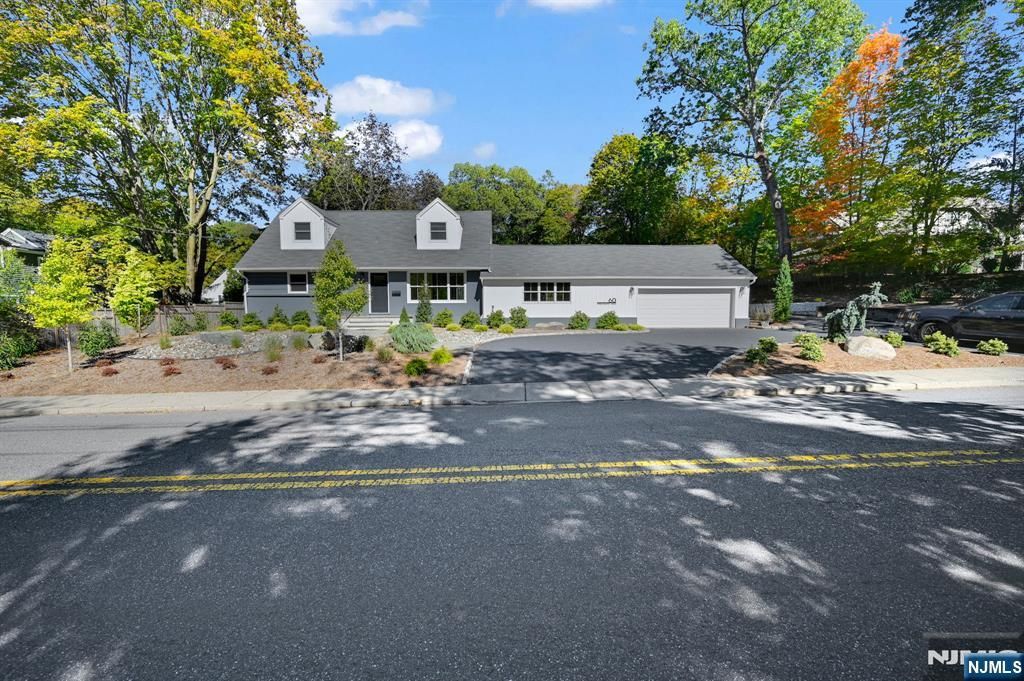 Photo of 60 Fremont Avenue, Park Ridge, NJ 07656 (MLS # 25036855)