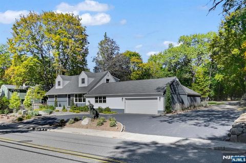 Photo of 60 Fremont Avenue, Park Ridge, NJ 07656 (MLS # 25036855)