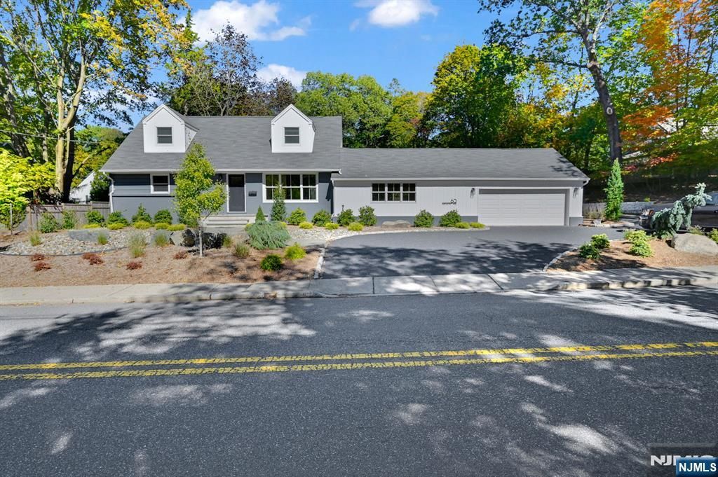 Photo of 60 Fremont Avenue, Park Ridge, NJ 07656 (MLS # 25036855)
