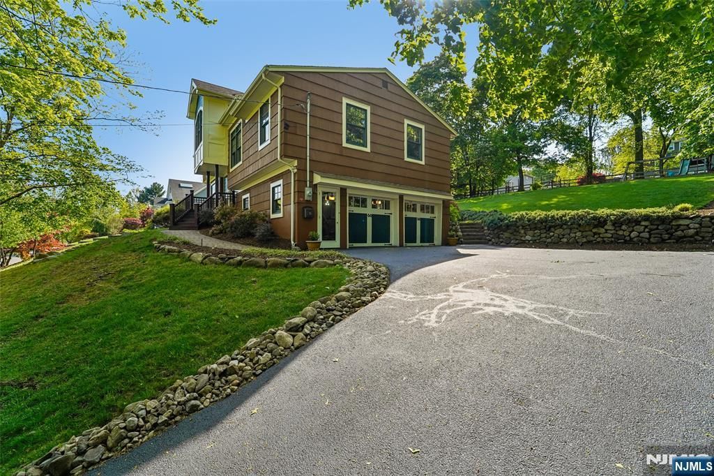 Photo of 95 Knollton Road, Allendale, NJ 07401 (MLS # 26016197)