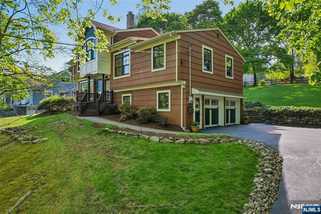 Photo of 95 Knollton Road, Allendale, NJ 07401 (MLS # 26016197)