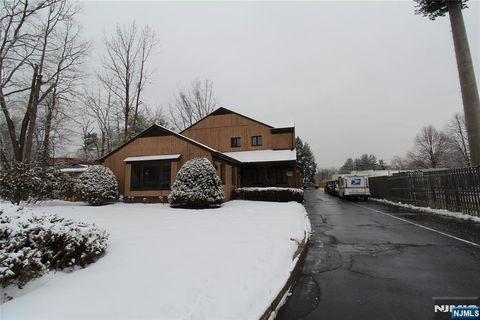 MLS: 25005477