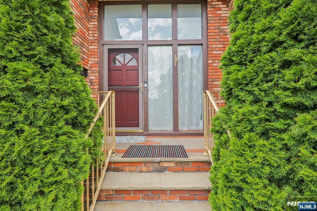 485 Hasbrouck Avenue