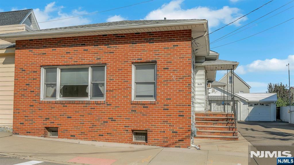 230 Lincoln Place
